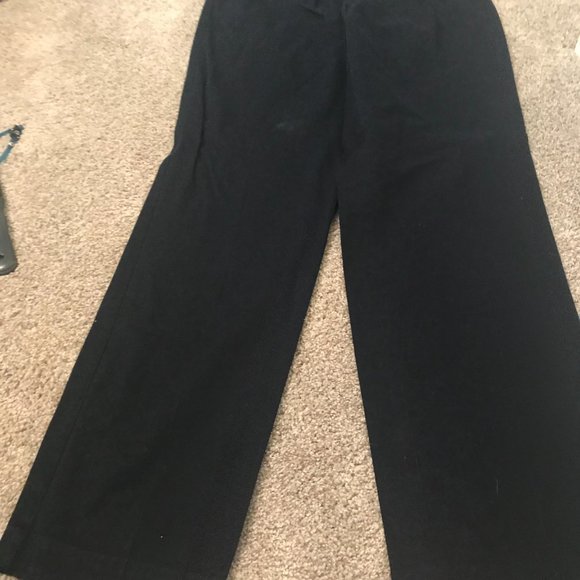 Old Navy Black Capris - Picture 3 of 7
